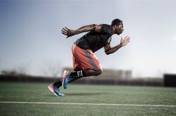 开云下载-赛道上的绝杀，当利拉德在F1新赛季揭幕战中接管比赛