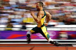 开云体育下载-莱万冠军级表现定乾坤，希腊最后时刻绝杀伊拉克