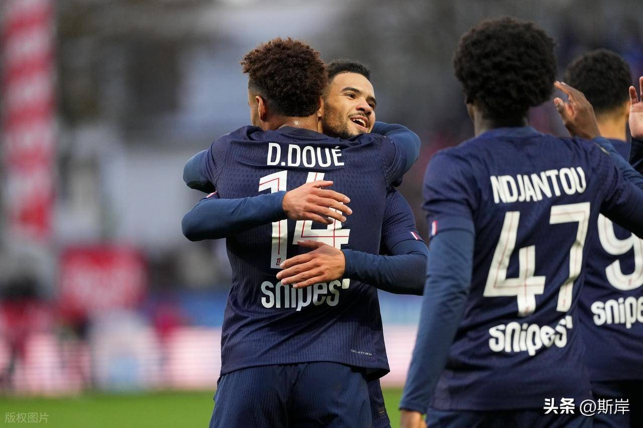 巴黎圣日耳曼客场大胜纽波特，稳固领先地位
