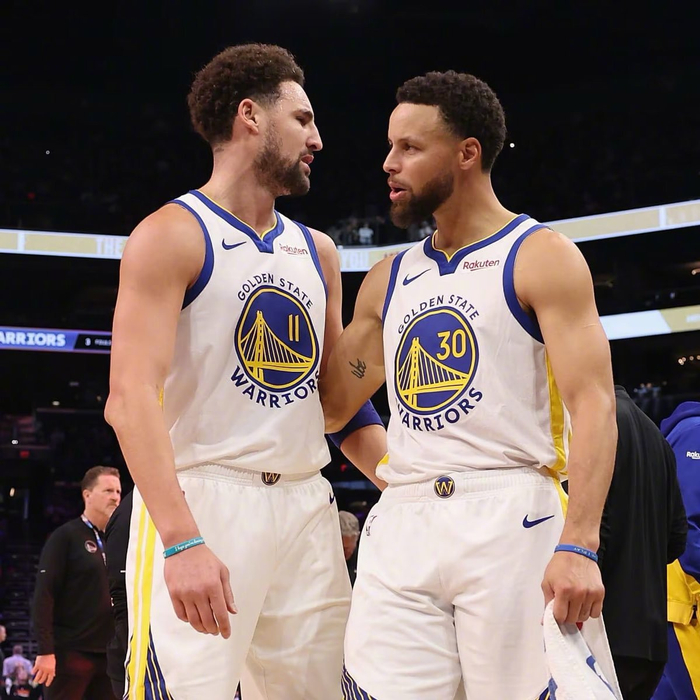 勇士轻取爵士，克莱扛起全队