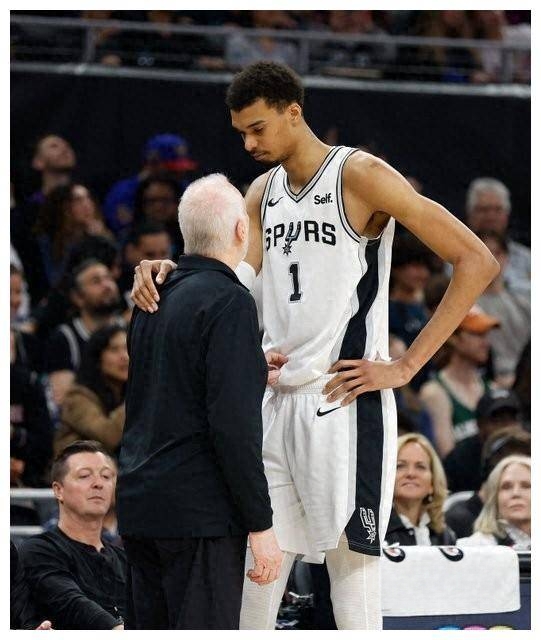 包含吉林队完胜掘金，霍勒迪扛起全队的词条